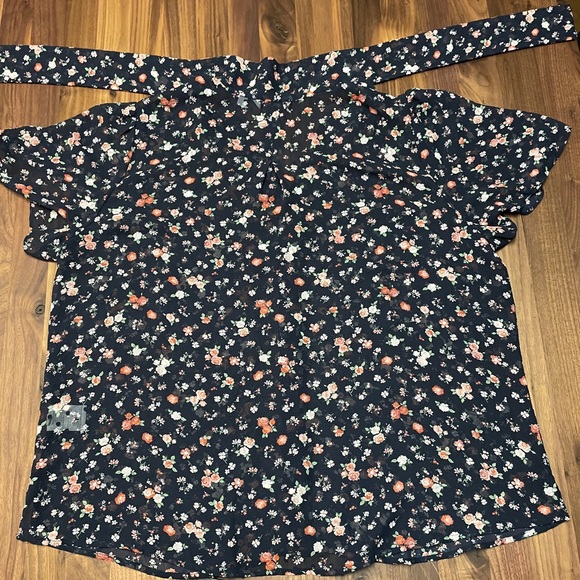 Ok100% polyester blouse, navy blue, floral, Reitmans, size XL - Picture 4 of 9